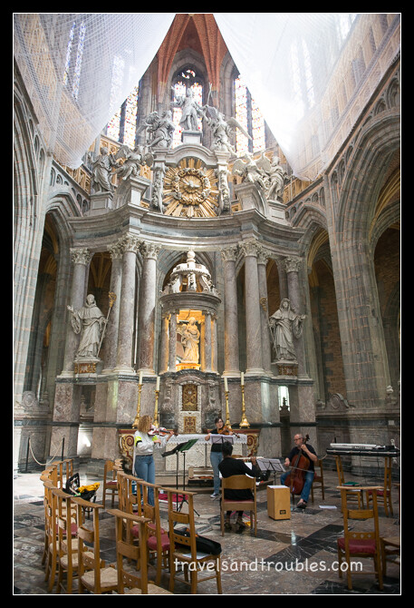 Klassieke muziek klinkt in de Basiliek van Sint-Hubertus
