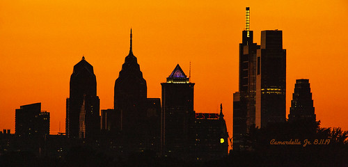 sunset philadelphia skyline philly gold orange pennsylvania sky cityhall comcastcenter comcastcenter2 libertyplace yellow sun skyscrapers