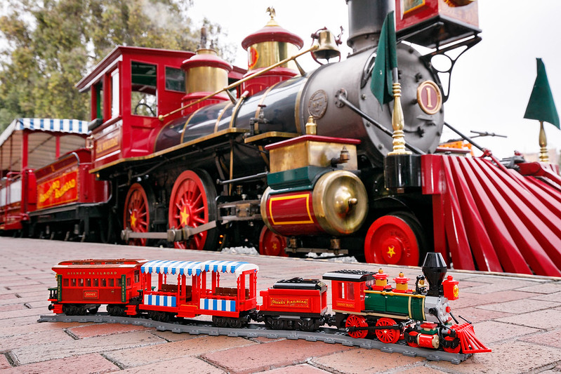 71044 Disney Train & Station