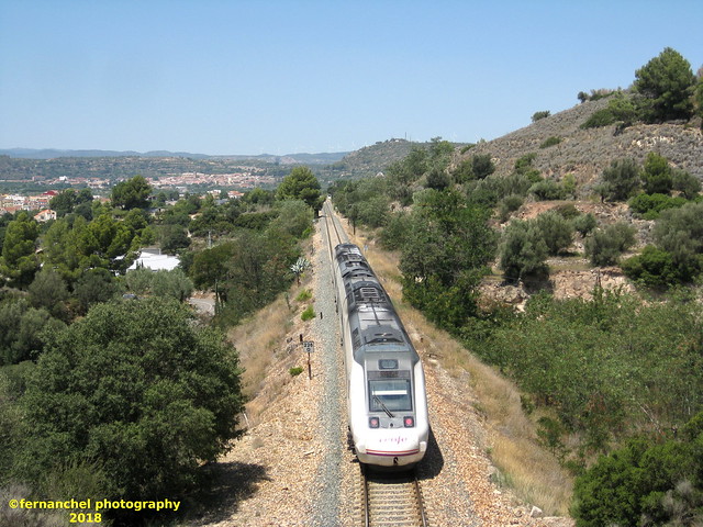 Tren de media distancia de Renfe (Valencia-Zaragoza Miraflores) a su paso por JERICA (Castellón)