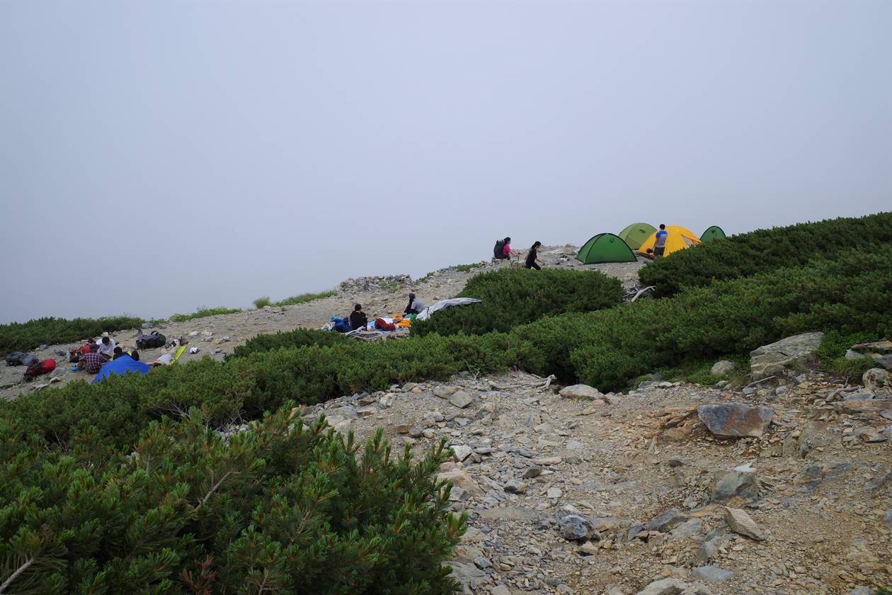 北岳山荘　テント場