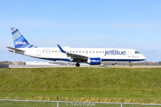 JetBlue AIrways –  Embraer ERJ-190AR N329JB @ Buffalo Niagara