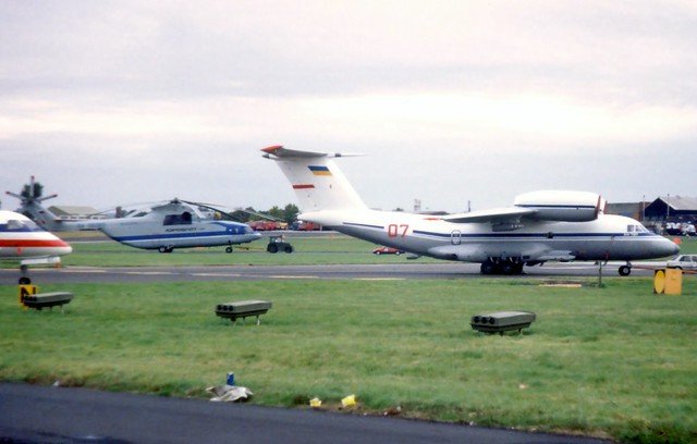 07 Red RA-06089 Farnborough International Air Show 13 September 1992