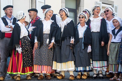 ariège pyrénées pirineos couserans saintgirons stgirons fête tradition autrefoislecouserans occitanie midipyrénées groupe chant secanto