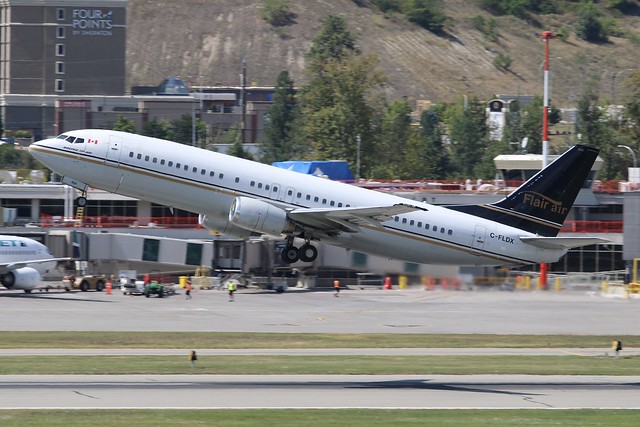 Boeing 737 C-FLDX Flair Airlines