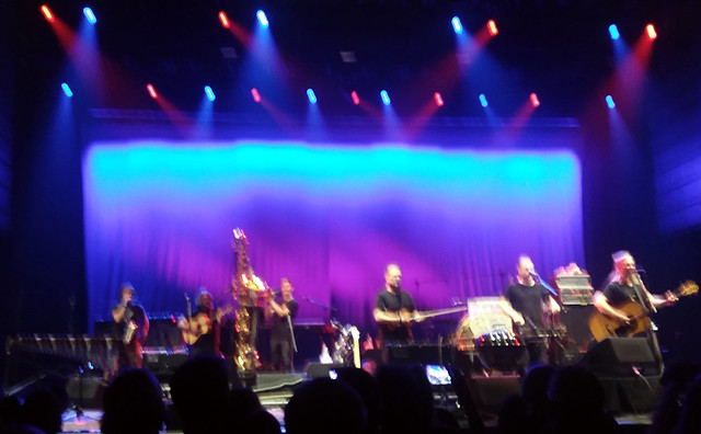 20180725 2038 - Violent Femmes concert - band playing, very blurry - 07382029
