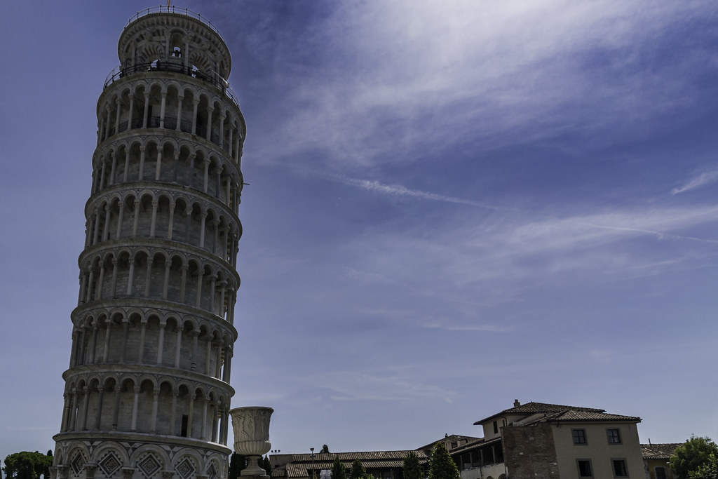 La tour de Pise (torre di Pisa en italien).