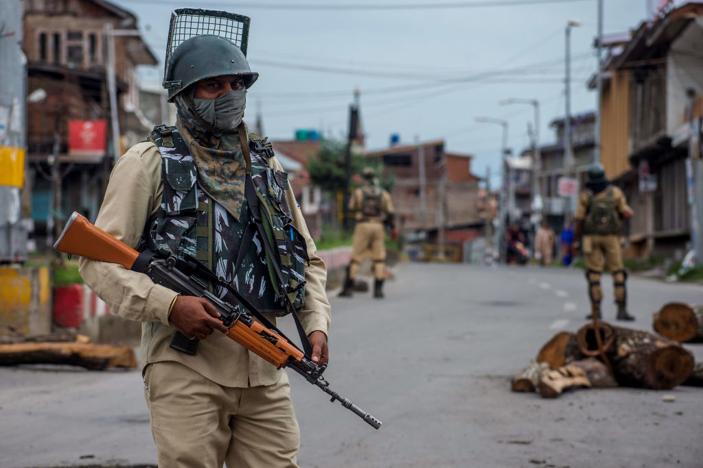 印度政府廢止喀什米爾的特殊地位，同時派遣軍隊進駐並實施宵禁。（圖片來源：Yawar Nazir/ Getty Images）
