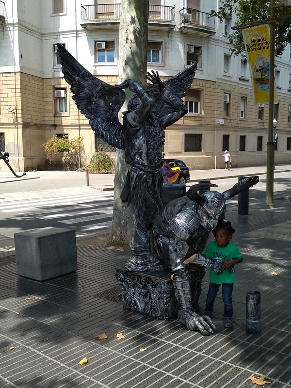 Барселона - Ла Рамбла - Живая скульптура с девочкой