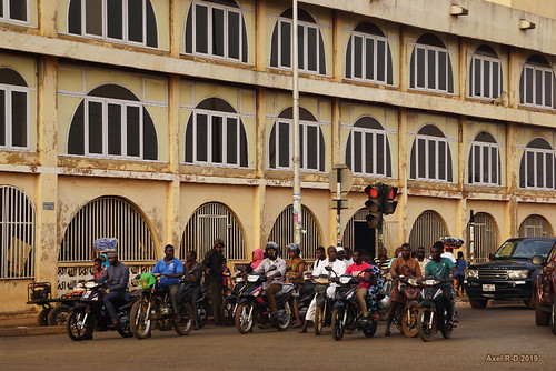 africa afrique bâtiment ghana mosquée moto personnes