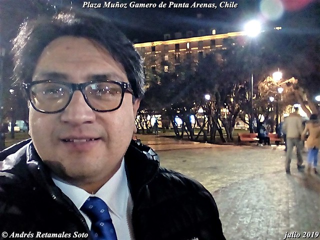 En la Plaza Muñoz Gamero de Punta Arenas, Chile. Andrés Retamales, julio 2019. 👔 @abog_retamales