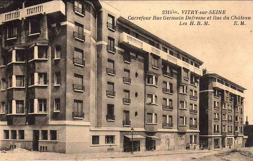 VITRY SUR SEINE. CARREFOUR RUE GERMAIN DEFRESNE ET RUE DU CHATEAU. LES H.B.M. | by memoire2cite88