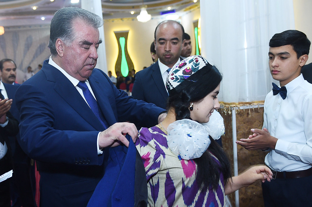 Ба хобам. Эмомали Рахмон. Семья президента Таджикистана Эмомали Рахмон. Пешвои миллат Эмомали.