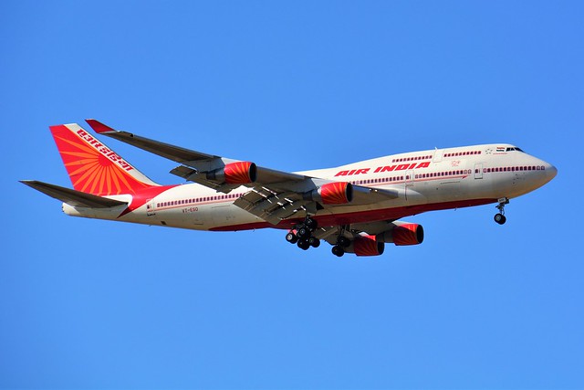 (CDG) Air India VIP Boeing 747-400  VT-ESO Landing runway 09L