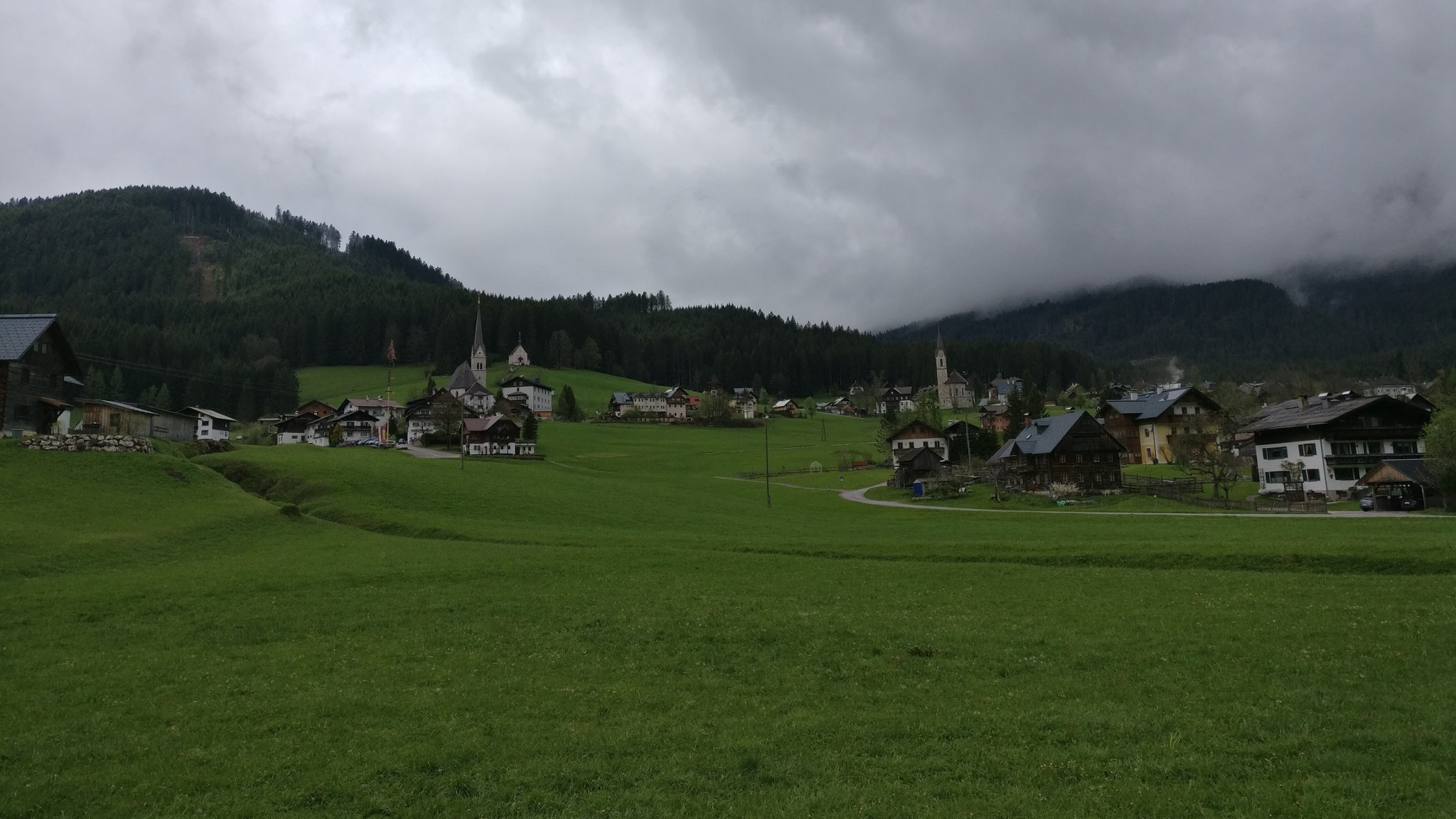 The catholic and evangelist churches, disputing the valley in Gosau