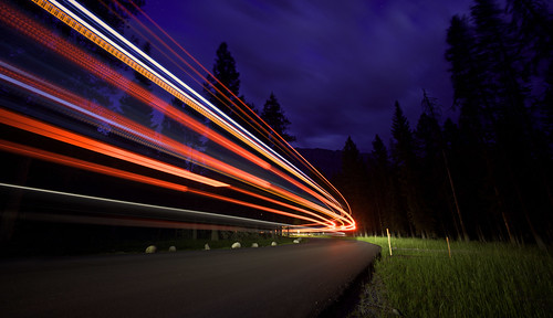 voigtlander bus camp banff national park kanada canada time streaming night wideangle whoosh campsite roam light trails tree mountains forest sony a7ll heliarlll