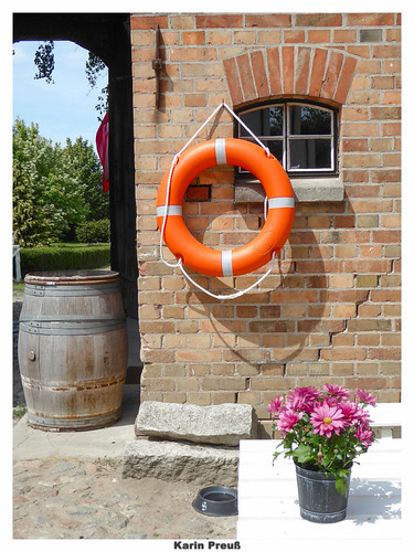 Stilleben mit Rettungsring | by fotokarin57