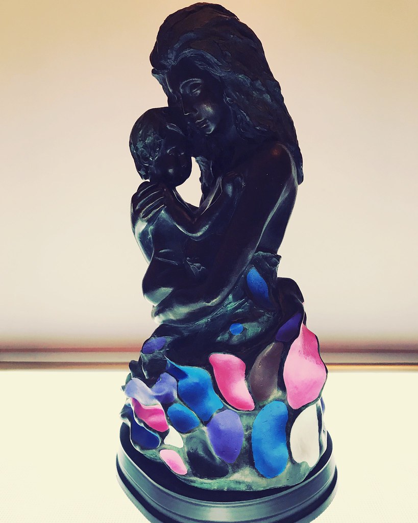 MOTHER & CHILD by Emo Raphiel Astoria 2019 (c)