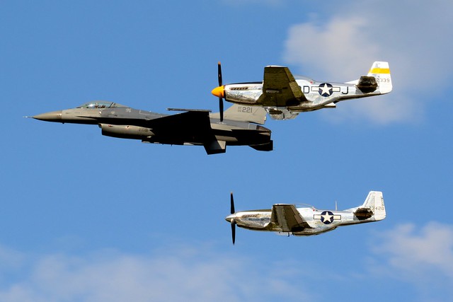 EAA2018Sat-0935a legacy flight - P-51 Mustangs 472339 NL51JC 473420 NL151AM and F-1600221