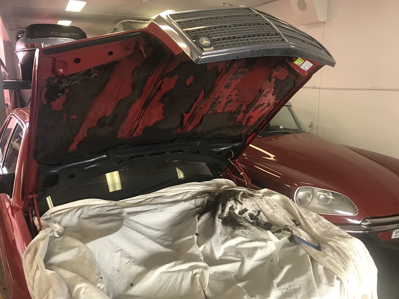 W126 Sedan Bonnet Insulation