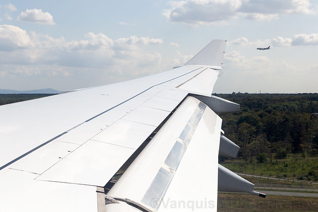 D-AIGS Lufthansa A340-300 Parallel Approach into Frankfurt Airport