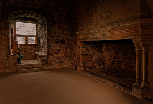 ecosse édimbourg craigmillar château intérieur cheminée salle fenêtre histoire