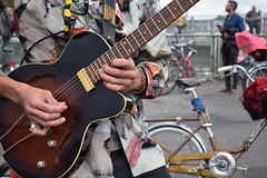 guitar player at warschauer