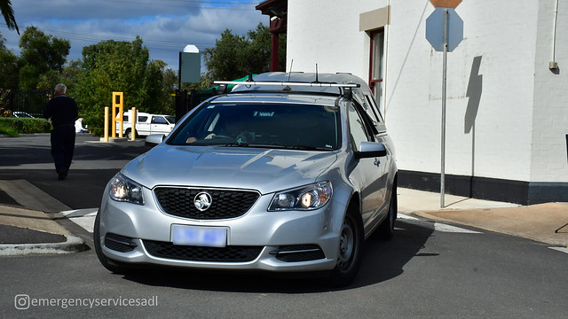 South Australia Police (Fleet 301) | Dog Operations Unit | Unmarked | Holden VF Commodore Ute
