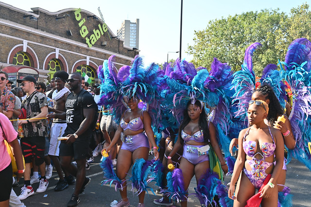 DSC_7430 Notting Hill Caribbean Carnival London Mas Players Parade Participant Performer Exotic Colourful Purple Showgirl Costume with Turquoise and Purple Ostrich Feather Headdress Wings August 26 2019 Beautiful Stunning Girls