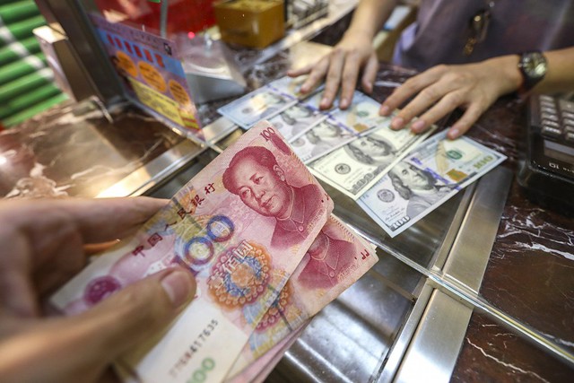 China's Yuan Biggest Monthly Fall Since 1994: