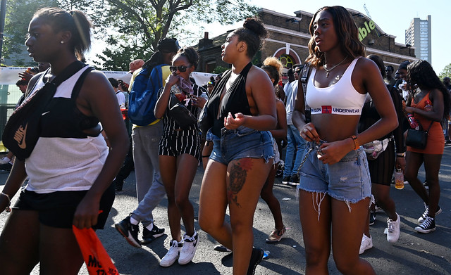 DSC_7638a Notting Hill Caribbean Carnival London Mas Players Parade Participant August 26 2019 Beautiful Stunning Girls in Denim Cut-off Blue Jeans