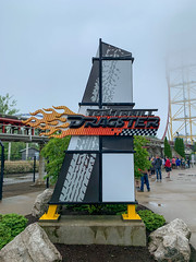 Photo 4 of 10 in the Top Thrill Dragster gallery