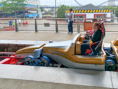 Photo 6 of 10 in the Top Thrill Dragster gallery