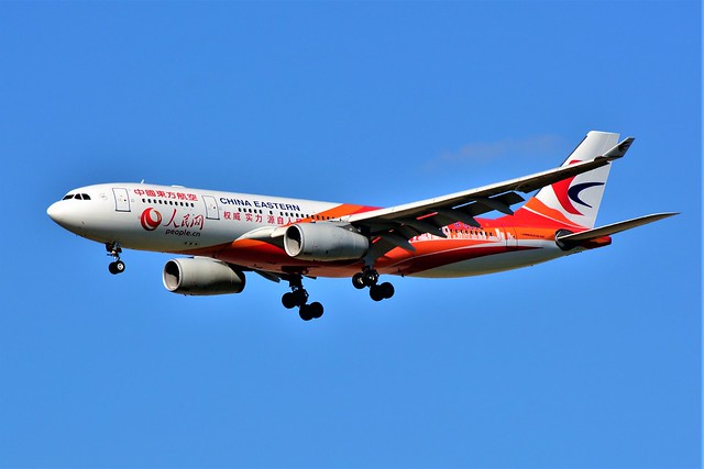 (CDG) China Eastern Airlines  Airbus A330-200 B-5931 