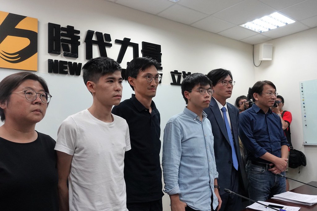 香港社運領袖來台拜訪各黨派尋求支持，左二至左四為岑敖暉、朱凱廸和黃之鋒。（攝影：張智琦）