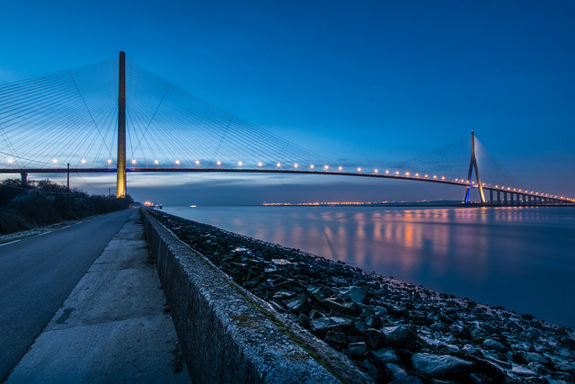 Pont de Normandie à l'heure bleue