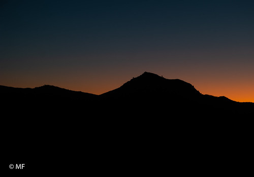 castelnou pyrénées orientales france europe silhouette sunset coucher de soleil montagne moutain samsung nx1