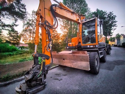 dawn tractor digger excavator risingsun sunlight sunrisebehindexcavator