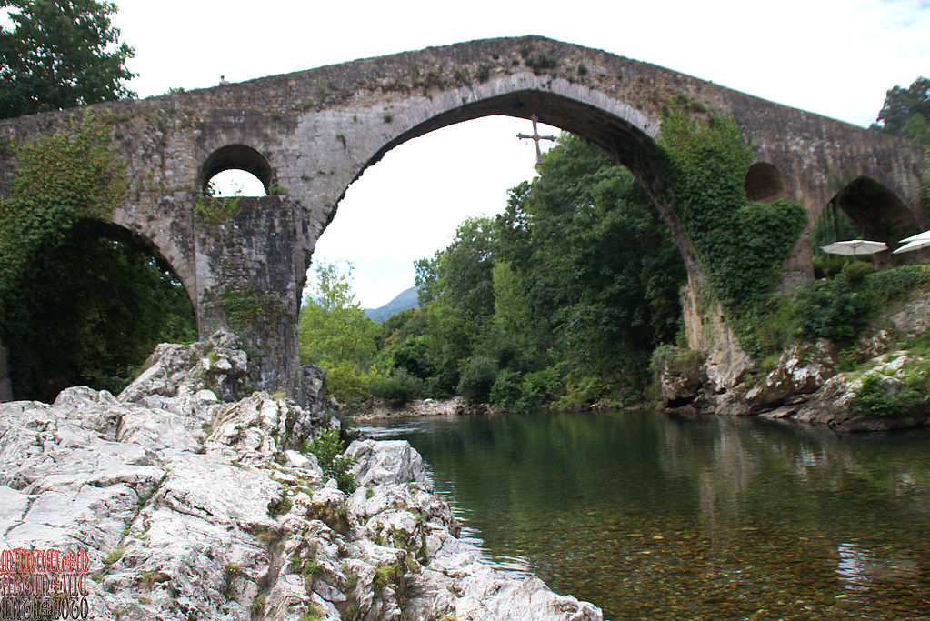 Puente medieval de Cangas de Onís