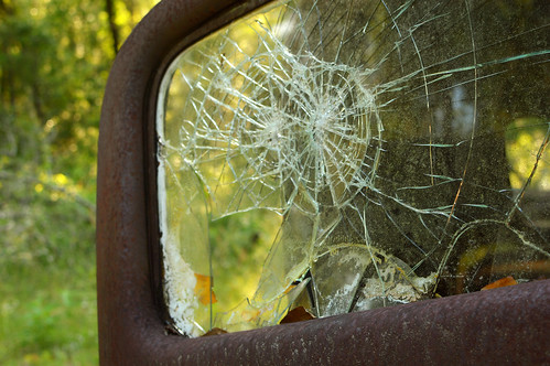tallahassee fl florida crawfordville roadside rusted trucks cars vintage rust hwy319 cracked glass window broken crawfordvillehwy april 2019
