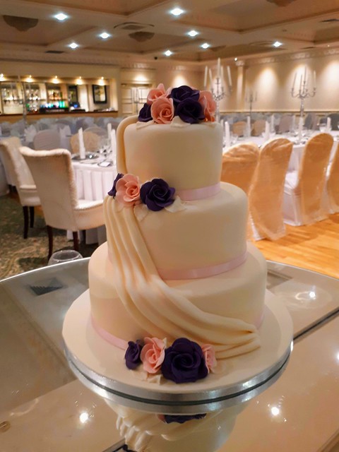 Classic sash wedding cake at The Landmark Hotel #wedding #weddingcake #Cannaboe