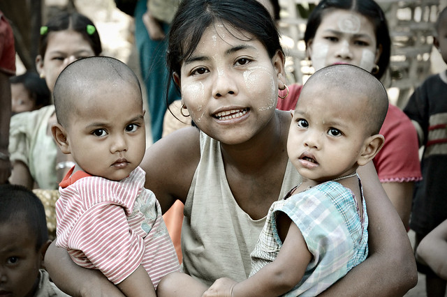 Young mother with her twin daughters in a Chin village - Myanmar