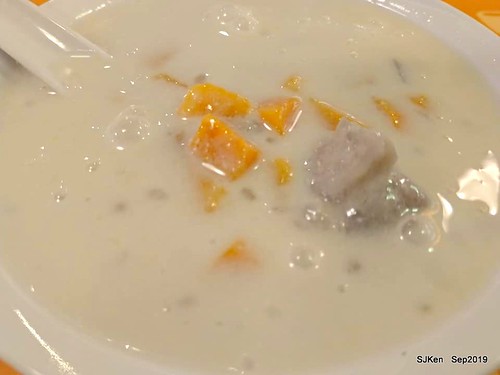 Ｍaylaysia traditional sweet soup, Momochacha, Ｍr.cheekopitiam，food court at Eslite bookstore Department store, Taipie, Taiwan, SJKen, Sep 7, 2019