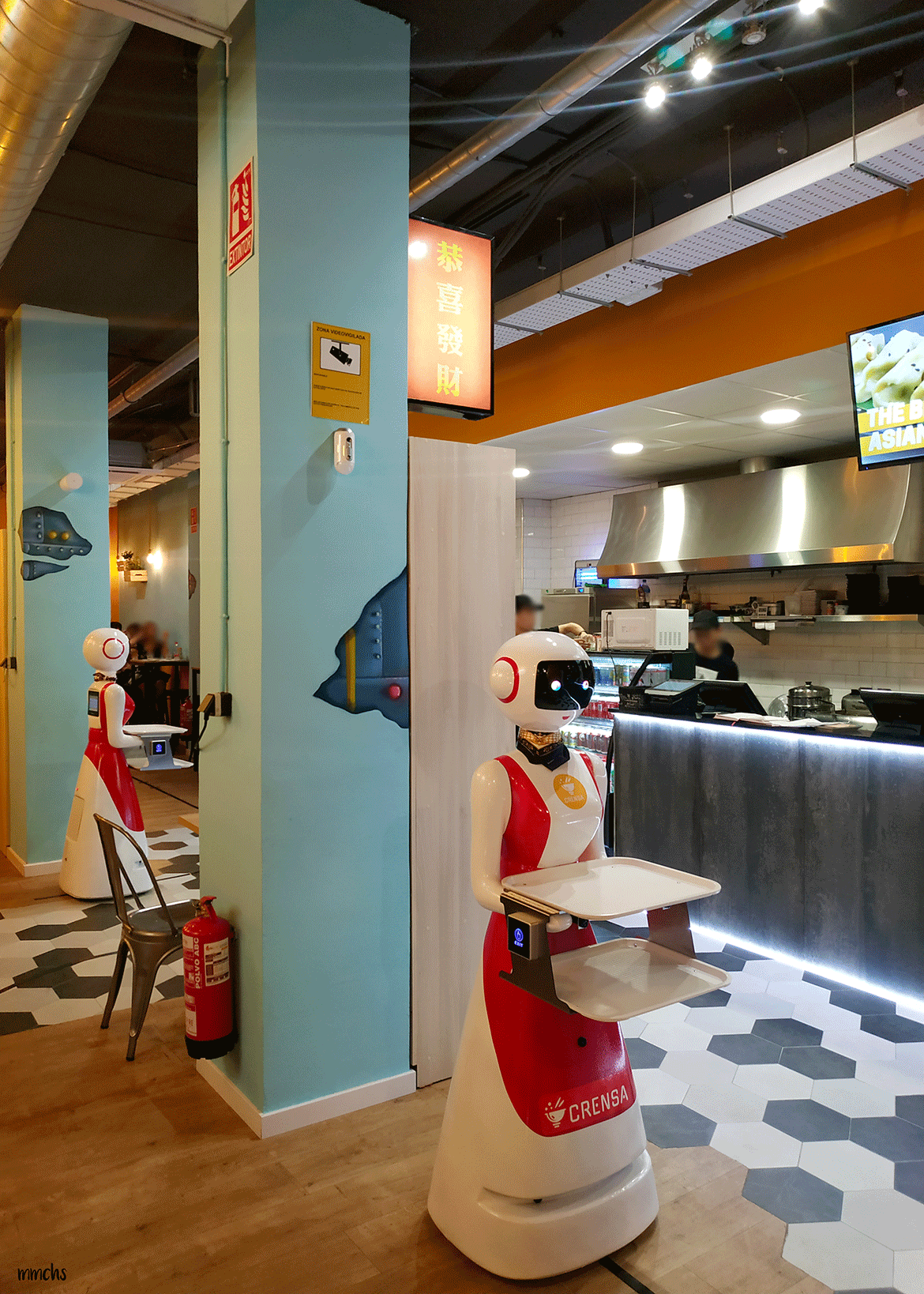 Crensa Valencia restaurante con camareros robots