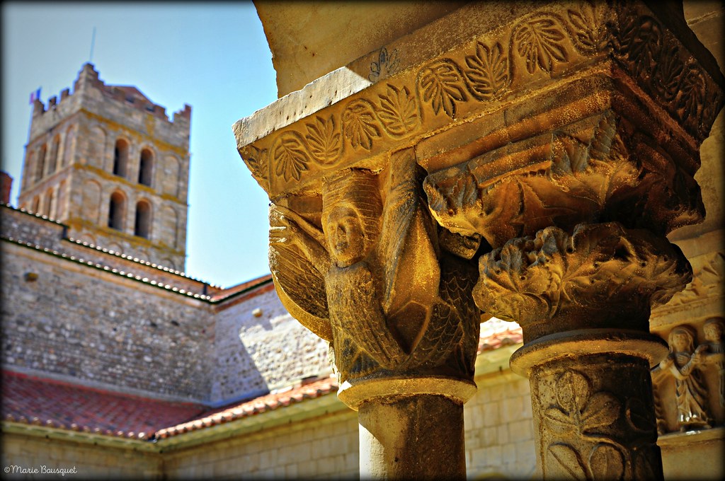 Cathédrale et pilier du cloître d'Elne