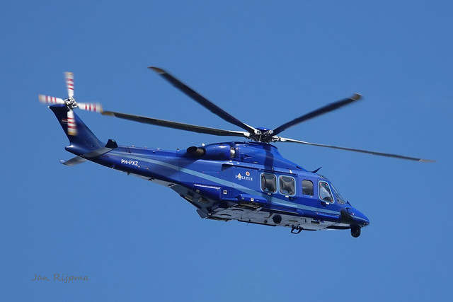 Politie-helicopter PH-PXZ een Agusta-Westland Model: AW139 in actie boven Dronten. 5-9-2019