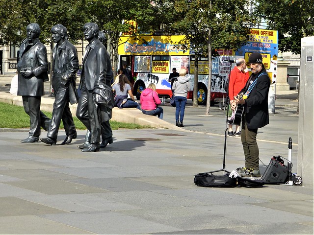 LIVERPOOL = BEATLES STATUE & A BUSKER SINGING THEIR SONGS