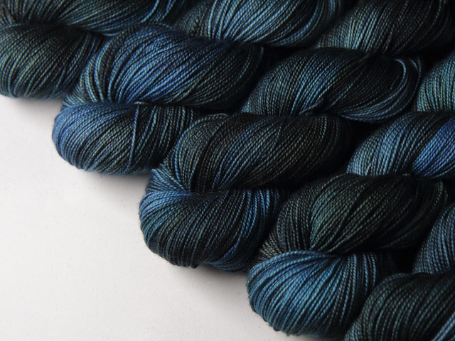 Favourite Sock – pure Merino 4 ply/fingering weight wool superwash hand dyed yarn 100g – ‘Inky’