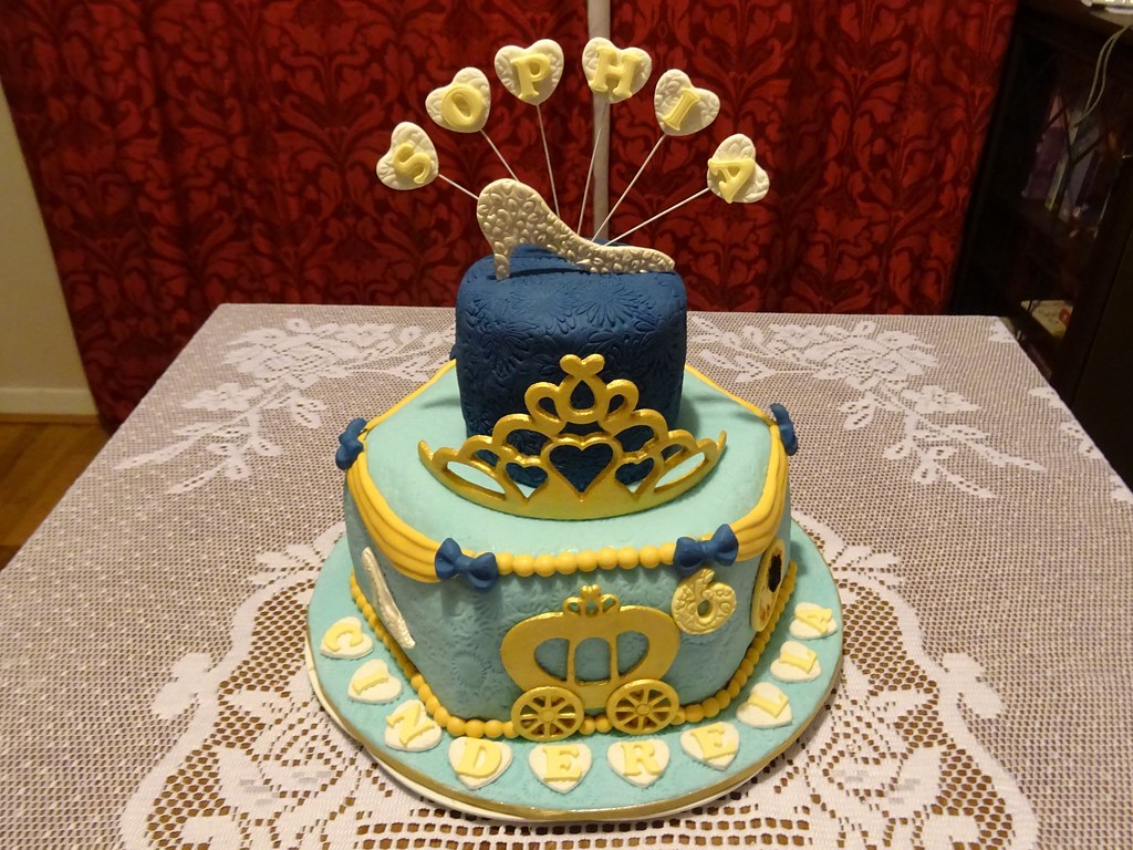 Sophia cinderella cake 2019 DSC02608