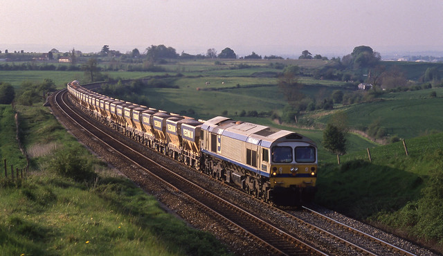 59001 At Upton Scudamore 10/05/1988.